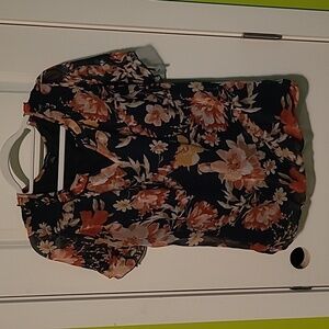 3/$27 Tamara H flowy floral top